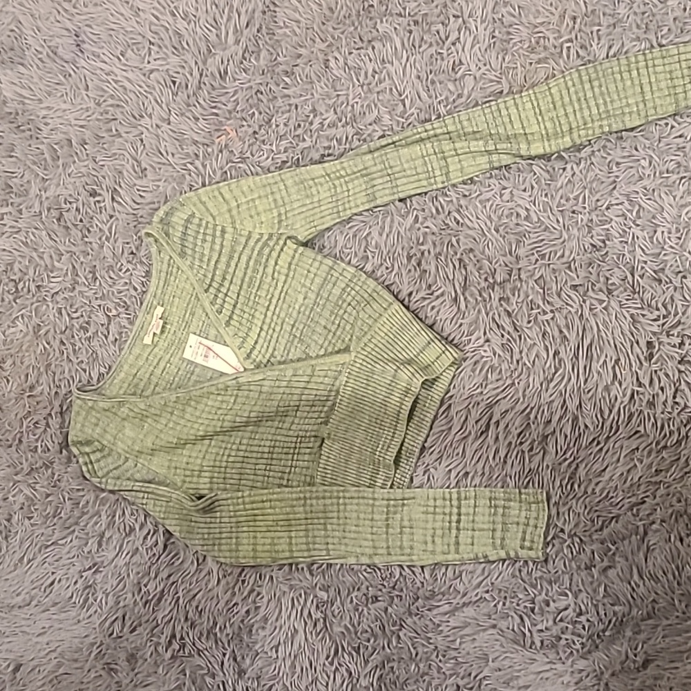 Women's green, cropped, light weight sweater, V neck, size small,